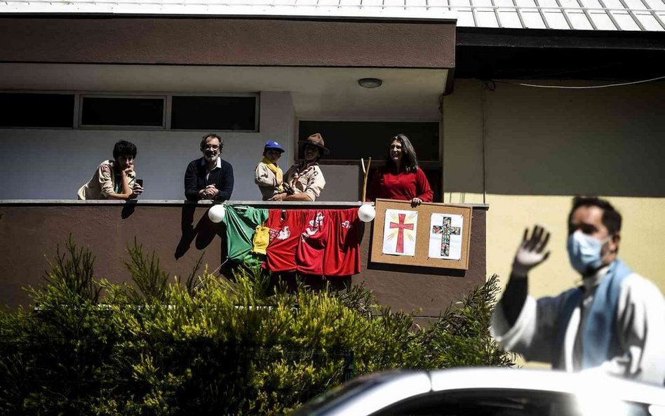 Portugalia: Biznes, związki zawodowe i lekarze chcą obowiązkowych masek