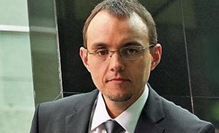 Banki masowo wyprzedają złe kredyty