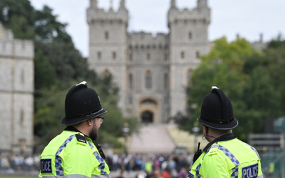 Atak nożownika w centrum Londynu. Napastnik ranił dwóch policjantów