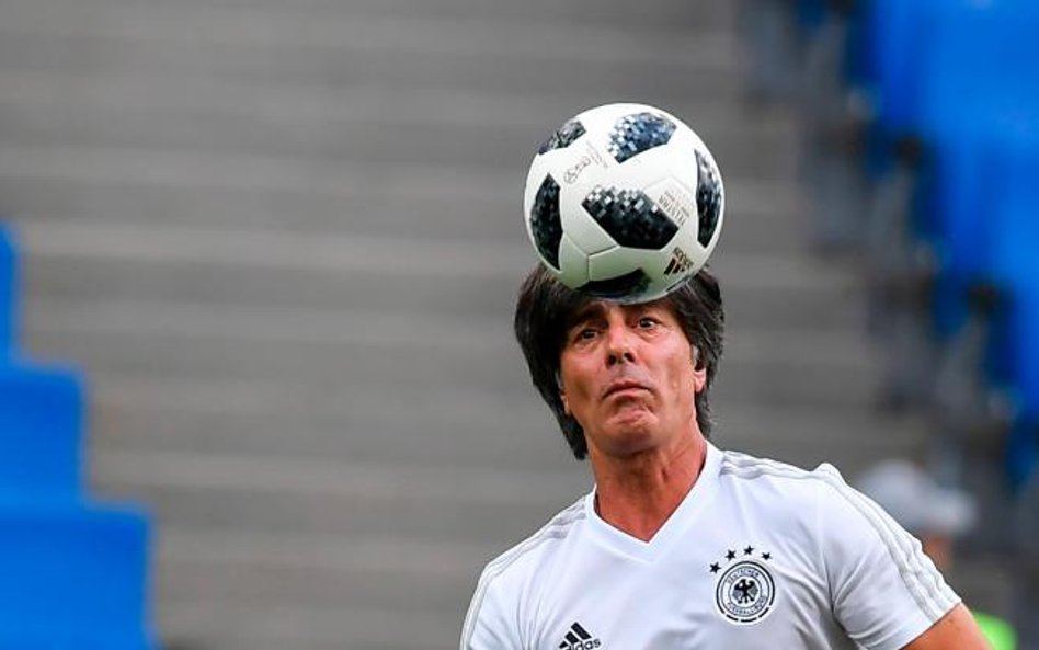 Joachim Loew nadal w grze. Ma wyprowadzić reprezentację Niemiec na prostą