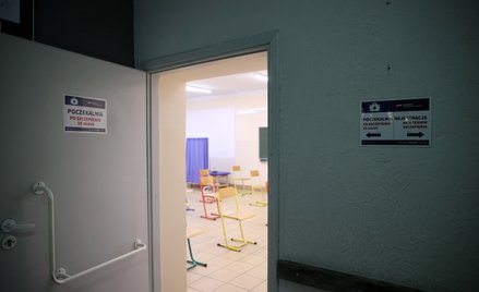 Rząd przegrywa z przeciwnikami szczepień. Większość Polaków się nie zapisała