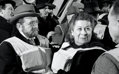 Meier Tzelniker jako Isidor Straus i Helen Misener jako Ida Straus w filmie „SOS Titanic” (1958 r.) 