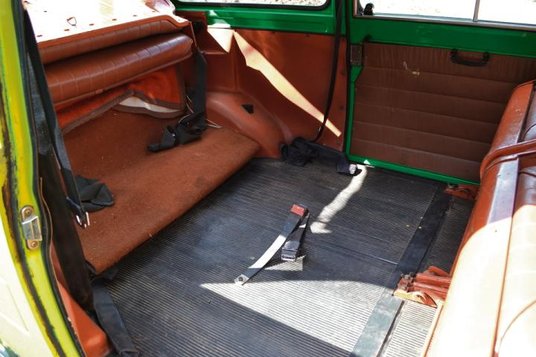 Van na trzech kanapach mieści nawet siedmiu pasażerów, a w razie potrzeby staje się pakownym dostawc