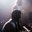 Dawid Ogrodnik jako jazzowy pianista Mieczysław Kosz w filmie Macieja Pieprzycy