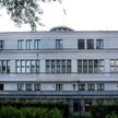Senat jest obecnie częścią kompleksu przy ul. Wiejskiej