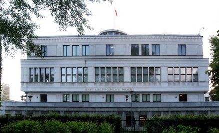 Senat jest obecnie częścią kompleksu przy ul. Wiejskiej