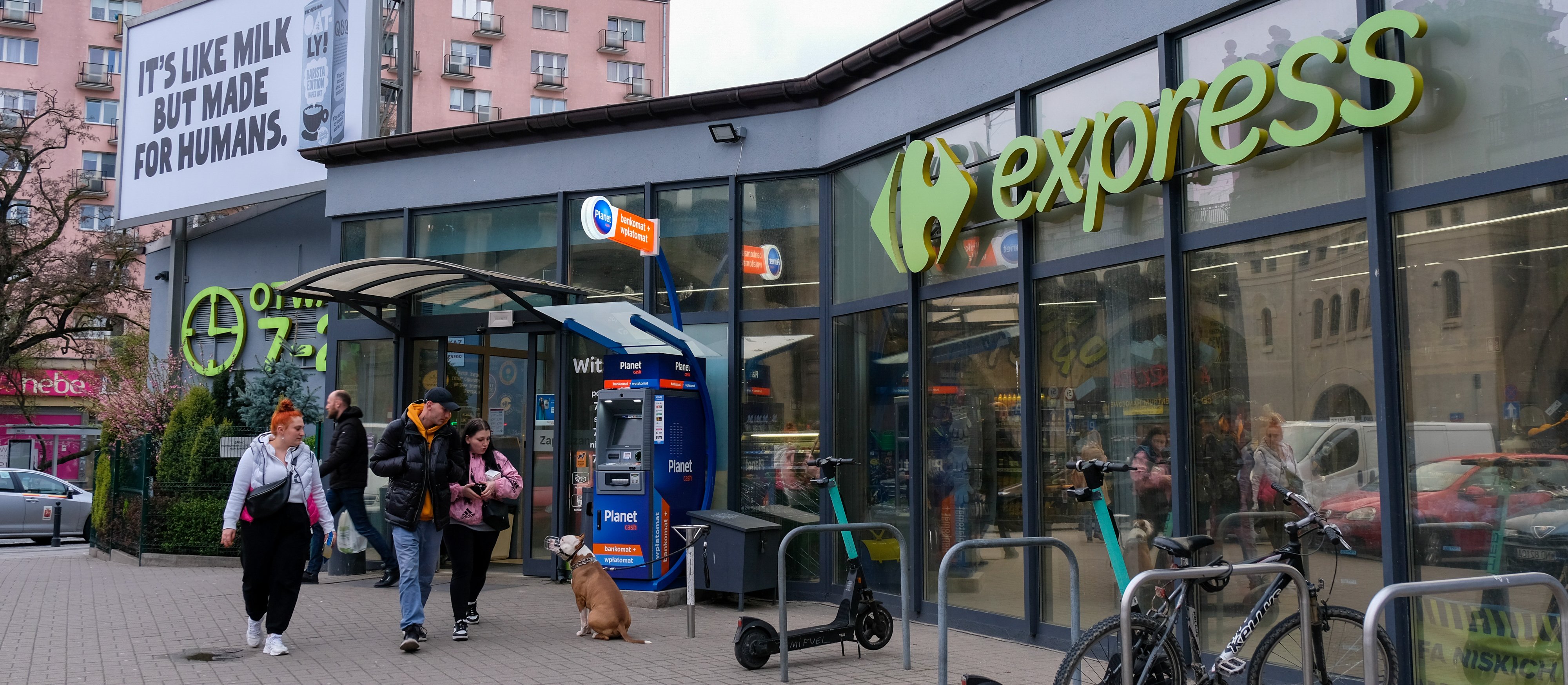 PiS chciał kupić Żabkę, teraz PSL celuje w Carrefoura