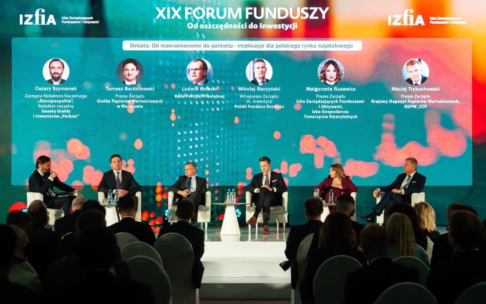 Uczestnicy pierwszej debaty podczas Forum Funduszy zastanawiali się, czy i jak otoczenie makroekonom