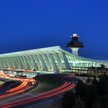 Autorem projektu hali lotniska Waszyngton-Dulles jest Eero Saarinen, amerykański architekt fińskiego