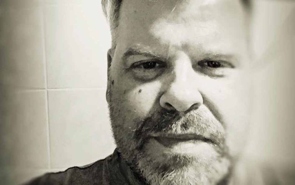 Dziennikarz, redaktor działu ekonomicznego „Rzeczpospolitej”. Miał 53 lata. Zmarł 28 października 20