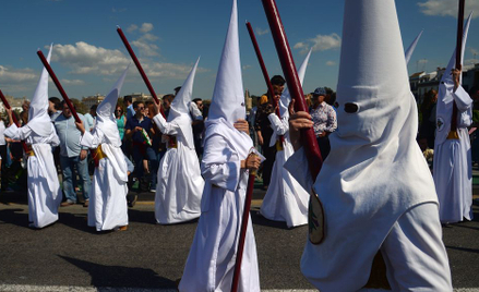 Spiczaste kaptury na ulicach Andaluzji. Trwa Semana Santa