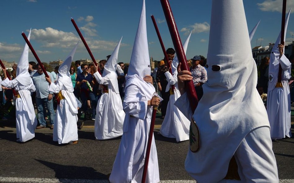 Spiczaste kaptury na ulicach Andaluzji. Trwa Semana Santa