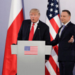Prezydenci Donald Trump i Andrzej Duda podczas konferencji na Zamku Królewskim w Warszawie w lipcu 2
