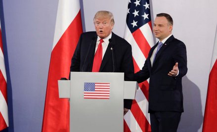 Prezydenci Donald Trump i Andrzej Duda podczas konferencji na Zamku Królewskim w Warszawie w lipcu 2
