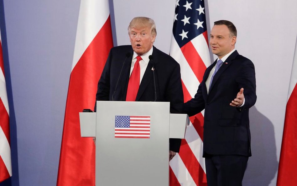 Prezydenci Donald Trump i Andrzej Duda podczas konferencji na Zamku Królewskim w Warszawie w lipcu 2