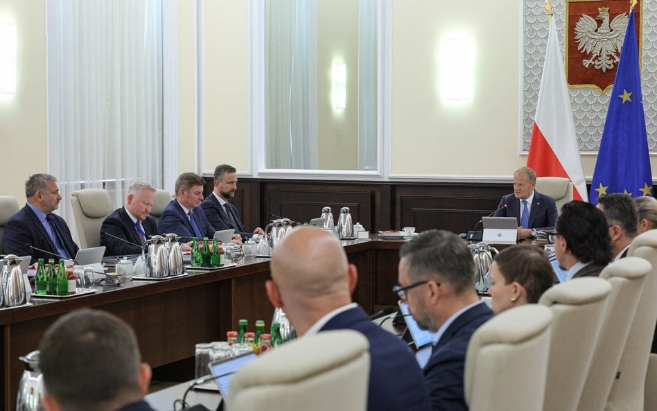 Wydatki rosną szybciej od zaleceń UE, ale rząd ma wyjątkową furtkę