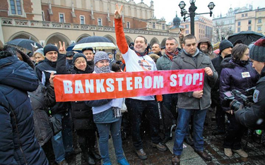 Manifestacja w 2015 r. na Rynku Głównym w Krakowie osób, które zaciągnęły kredyt we frankach szwajca
