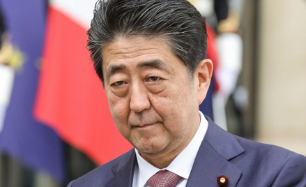 Premier Shinzo Abe wyraził "szczere ubolewanie"