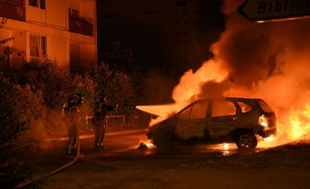 Francja: Policja podsumowała Dzień Bastylii. Spalono 845 aut