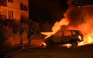 Francja: Policja podsumowała Dzień Bastylii. Spalono 845 aut
