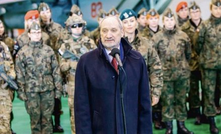 Antoni Macierewicz zdecydował o zamknięciu programu „Mikrofala”. NIK uznała, że decyzja szefa MON by