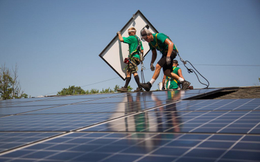 Tesla kupuje producenta paneli słonecznych SolarCity