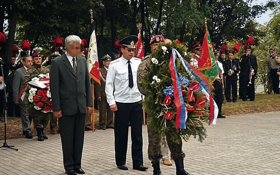 Rosyjscy szpiedzy odwiedzali cmentarze wojenne Armii Radzieckiej. Brali udział tylko w uroczystościa