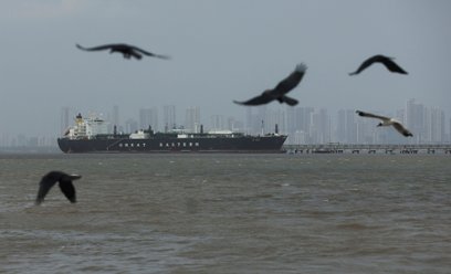 Statek na wodach Cieśniny Ormuz