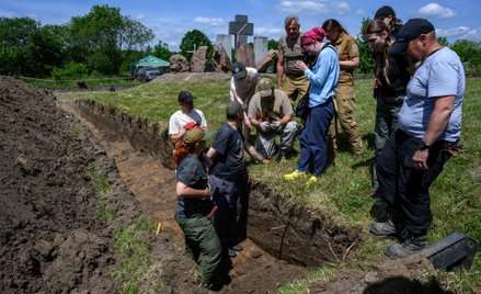 Prace poszukiwawcze w Hucie Pieniackiej, 9 bm. w miejscach, gdzie mogą znajdować się masowe mogiły P