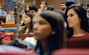 Studenci zagraniczni są remedium na coraz mniejszą liczbę studentów niestacjonarnych