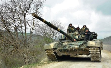 Czołg sił zbrojnych Górskiego Karabachu (z obsadą ormiańską) broni dostępu do Stepanakertu, stolicy 