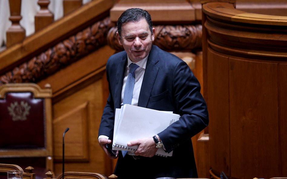 Premier Portugalii Luis Montenegro podczas debaty parlamentarnej