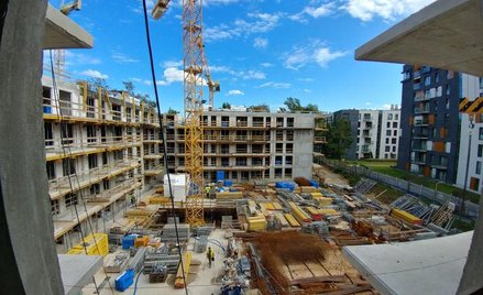 Popyt na nowe mieszkania utrzymuje się, ale pojawiają się zagrożenia dla podaży