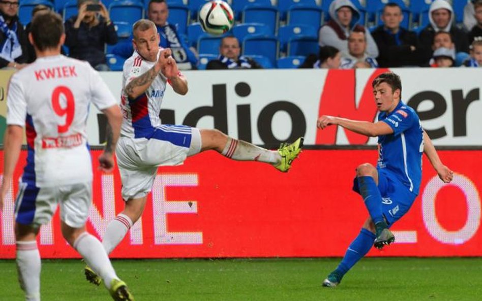 Lech – Górnik 1:1 Dawid Kownacki (z prawej) z Lecha i Adam Danch z Górnika