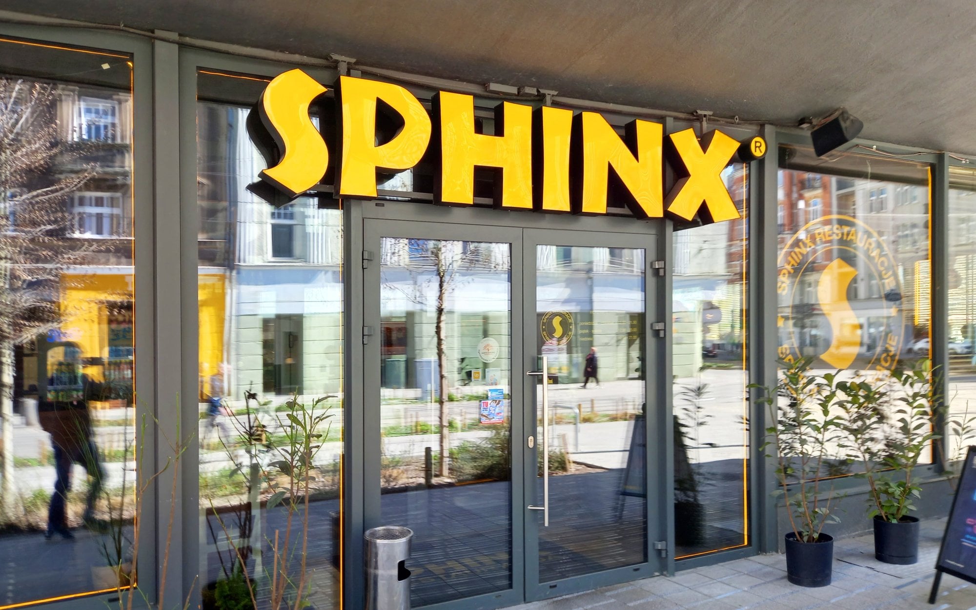 Tajemniczy inwestor chce kupić Sfinksa. Kurs wystrzelił