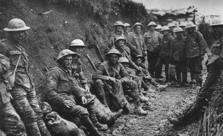 Żołnierze brytyjscy w okopach pod Sommą