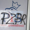 "Czas na sąd ostateczny” i "PZPR" na biurach polityków PIS