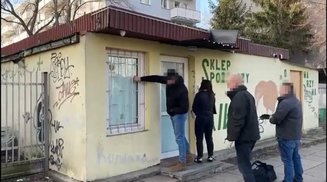 Prowadzący interes starali się zachować dużą ostrożność, otwierając lokal w nieregularnych godzinach