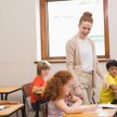 Brytyjscy nauczyciele mają zwracać uwagę na uczniów, którzy potępiają homoseksualizm