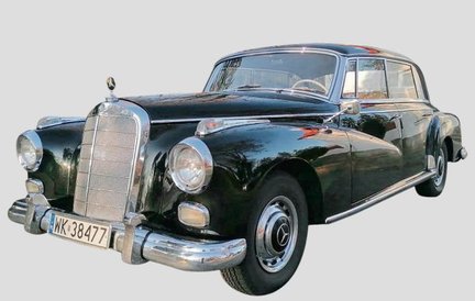 60-letni Mercedes 300d Adenauer, którym wożono Edwarda Gierka i Władysława Gomułkę, dzięki swej hist