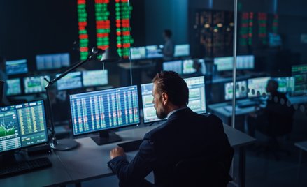 Pół roku zakupów akcji przez fundusze