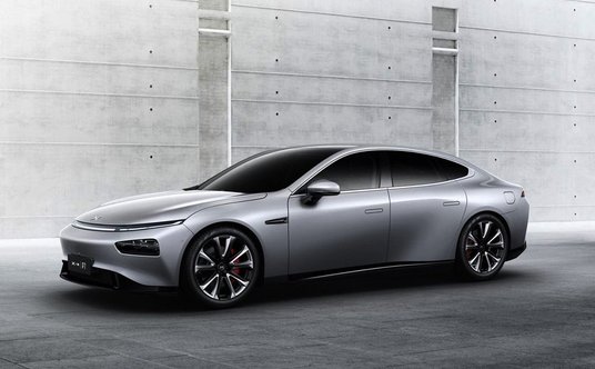 Xpeng P7 to elektryczna limuzyna o mocy 473 KM