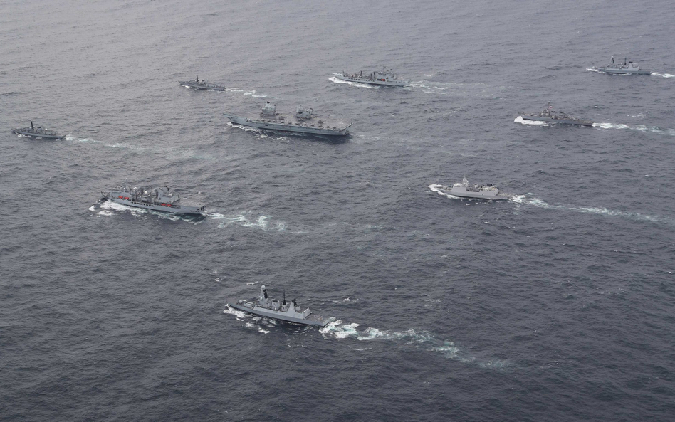 Grupa uderzeniowa lotniskowca (CSG) HMS Queen Elizabeth na Morzu Północnym. Fot./Crown Copyright/Roy