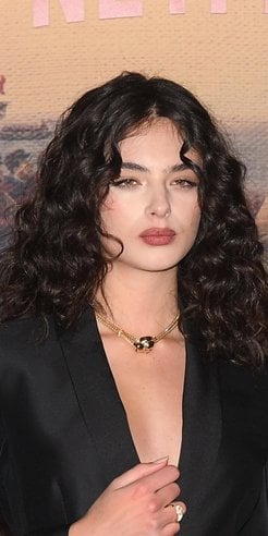 21-letnia Deva Cassel porównywana jest do Claudii Cardinale, po tym jak zagrała w serialu "Lampart".