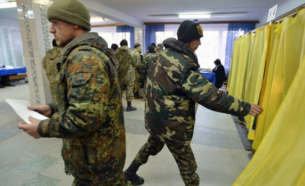 Podczas wyborów dominowały mundury