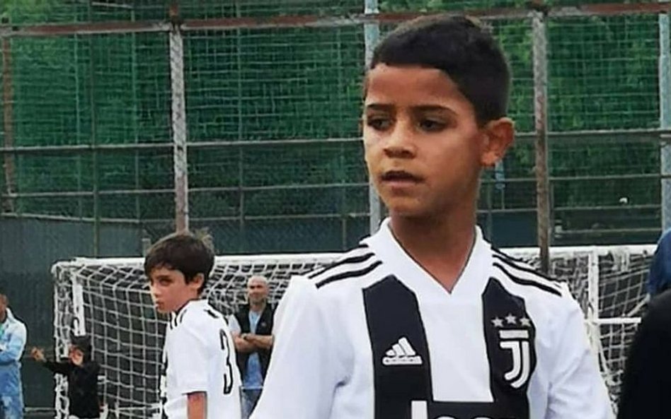 Ronaldo junior zawstydził ojca - w debiucie strzelił cztery gole