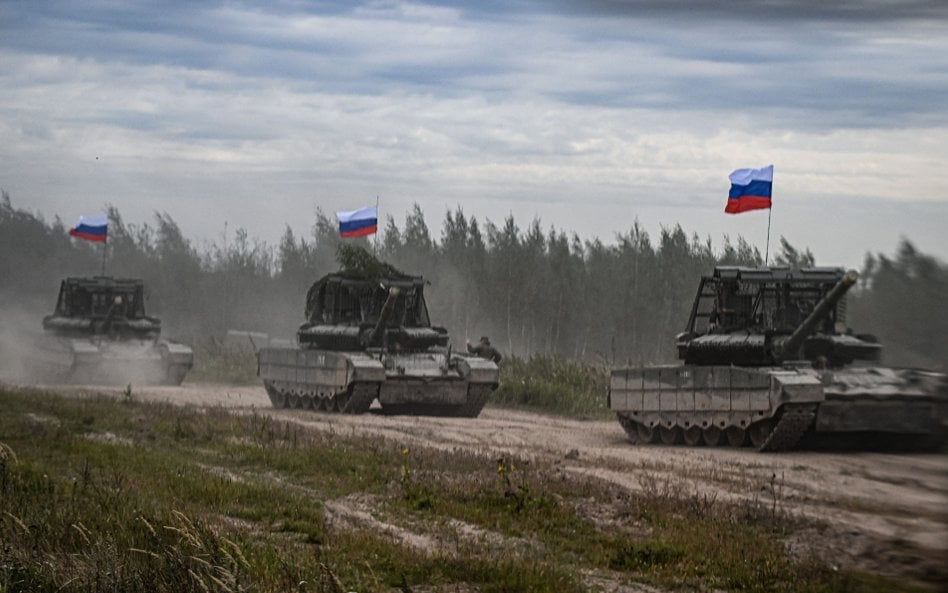Rosyjskie czołgi w czasie ćwiczeń Zapad 2025