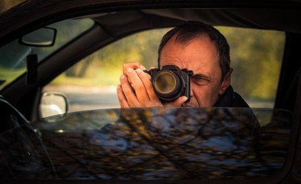 Zadośćuczynienie za zlecenie inwigilacji prywatnemu detektywowi – wyrok Sądu Apelacyjnego