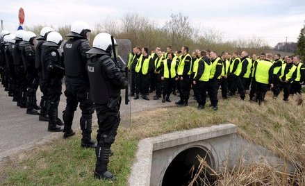 Obniżenie uposażenia za czas choroby nie wpłynie natomiast na wymiar podstawy emerytury i renty.