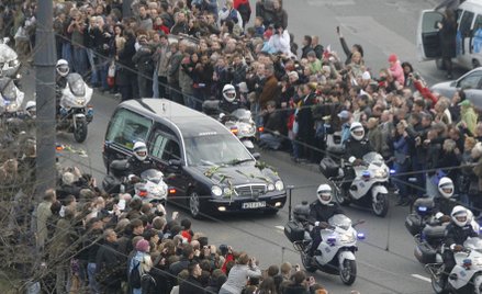 Kondukt z trumną z ciałem prezydenta Lecha Kaczyńskiego, 11 kwietnia 2010 roku
